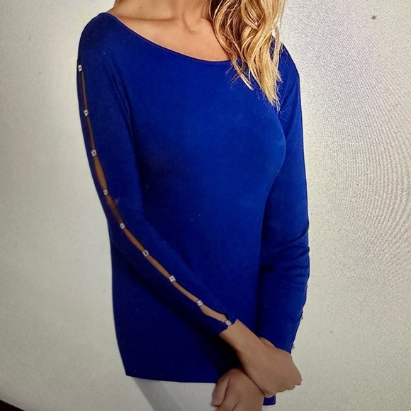 Cable and Gauge M women's 3/4 sleeve blue top with rhinestone slit sleeve detail - Picture 2 of 8